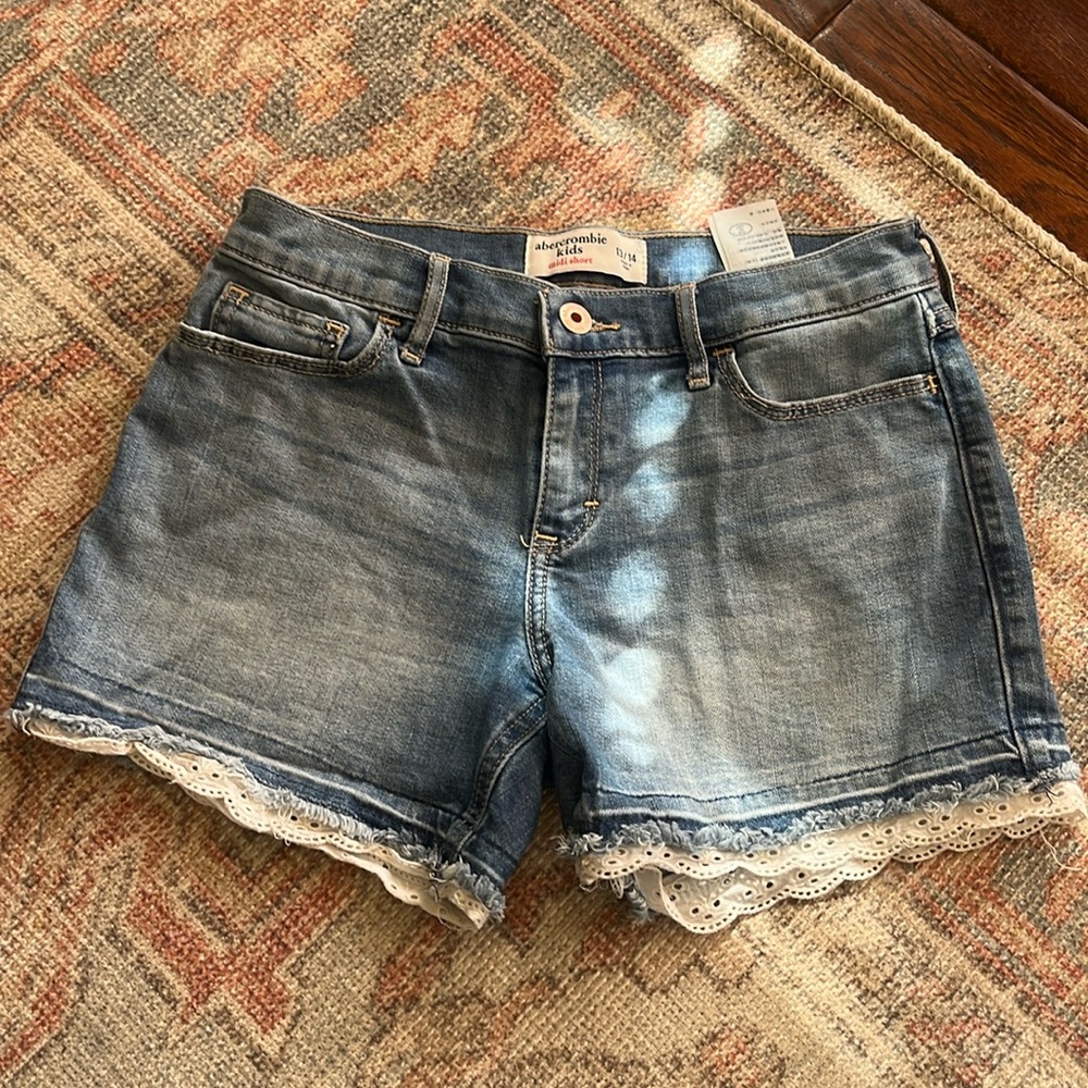 Abercrombie Kids Light Blue Distressed Denim Shorts Spring Summer size 13/14.